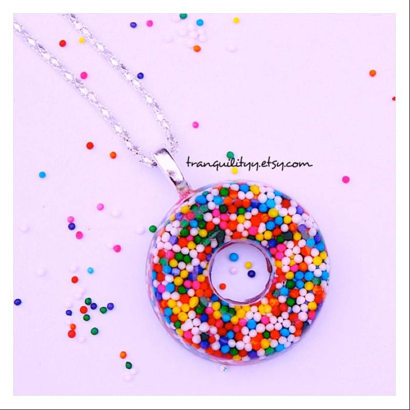 streusel Donut Harz Halskette Lustiger Schmuck streusel Donut Harz Halskette Lustiger Schmuck von tranquilityy