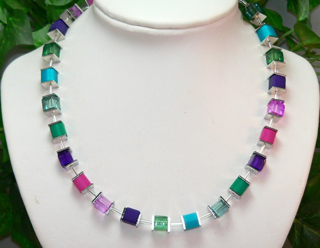 traumschmuck Collier 001p Collier Würfel Polaris Acryl lila, smaragd, petrol, pink, (inkl Schmuckbox), handgefertigt, Made in Germany von traumschmuck