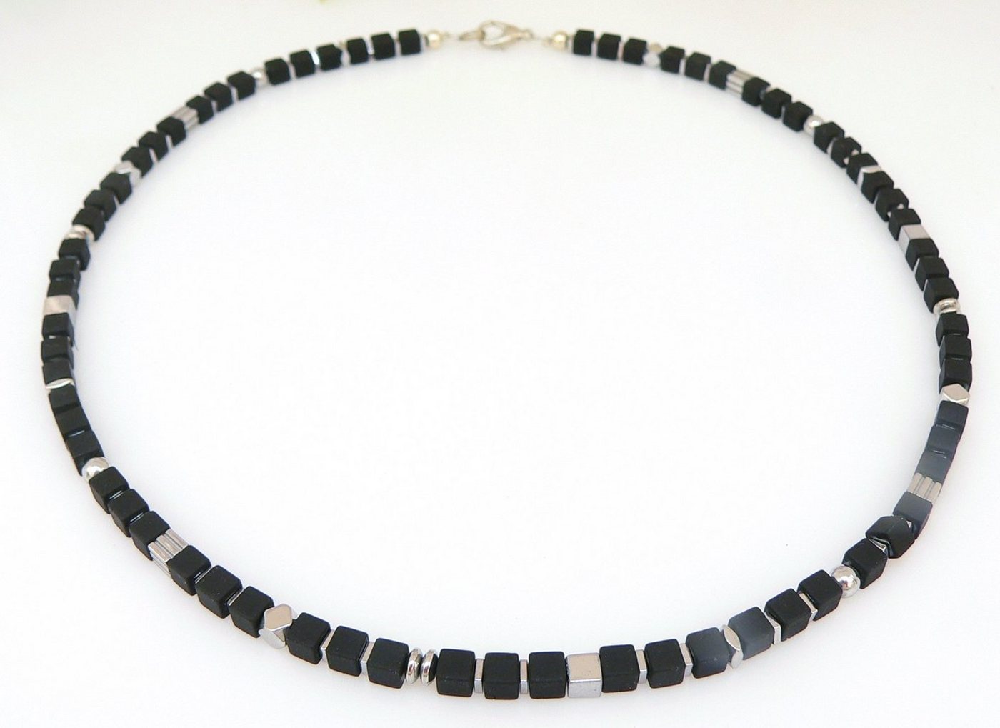 traumschmuck Collier 071i Halskette Würfelkette Hämatit 4mm matt einfarbig schwarz silber (Geschenk, Muttertag, Weihnachten, Geburtstag, Valentinstag, incl. Schmuckbox), handgefertigt, Made in Germany von traumschmuck