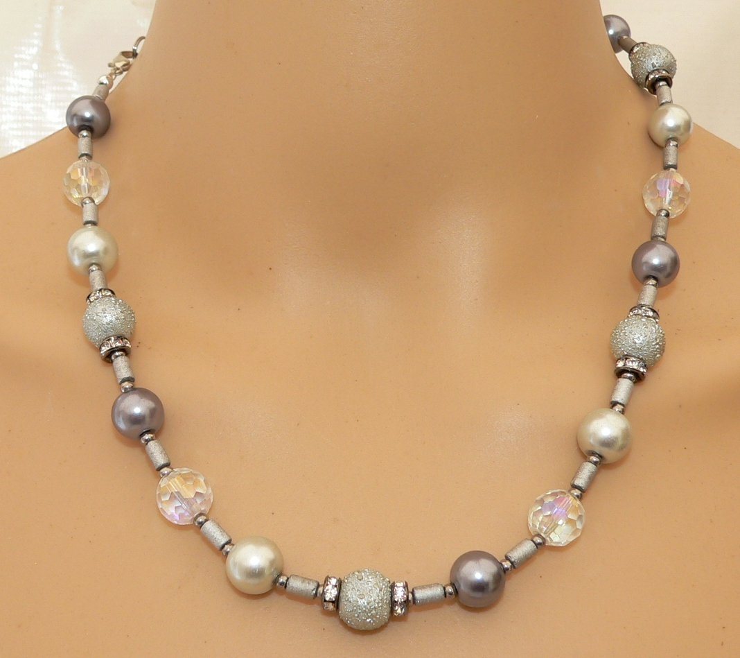 traumschmuck Collier 244d Halskette Perlenkette Glasperlen glänzend facettiert dunkelgrau, (incl. Schmuckbox), handgefertigt, Made in Germany von traumschmuck
