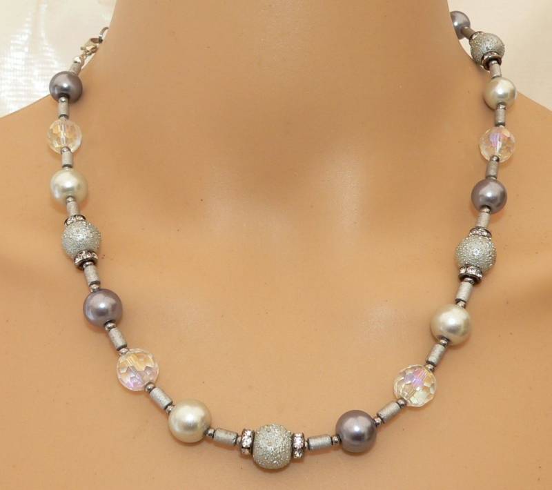 traumschmuck Collier 244d Halskette Perlenkette Glasperlen glänzend facettiert dunkelgrau, (incl. Schmuckbox), handgefertigt, Made in Germany von traumschmuck