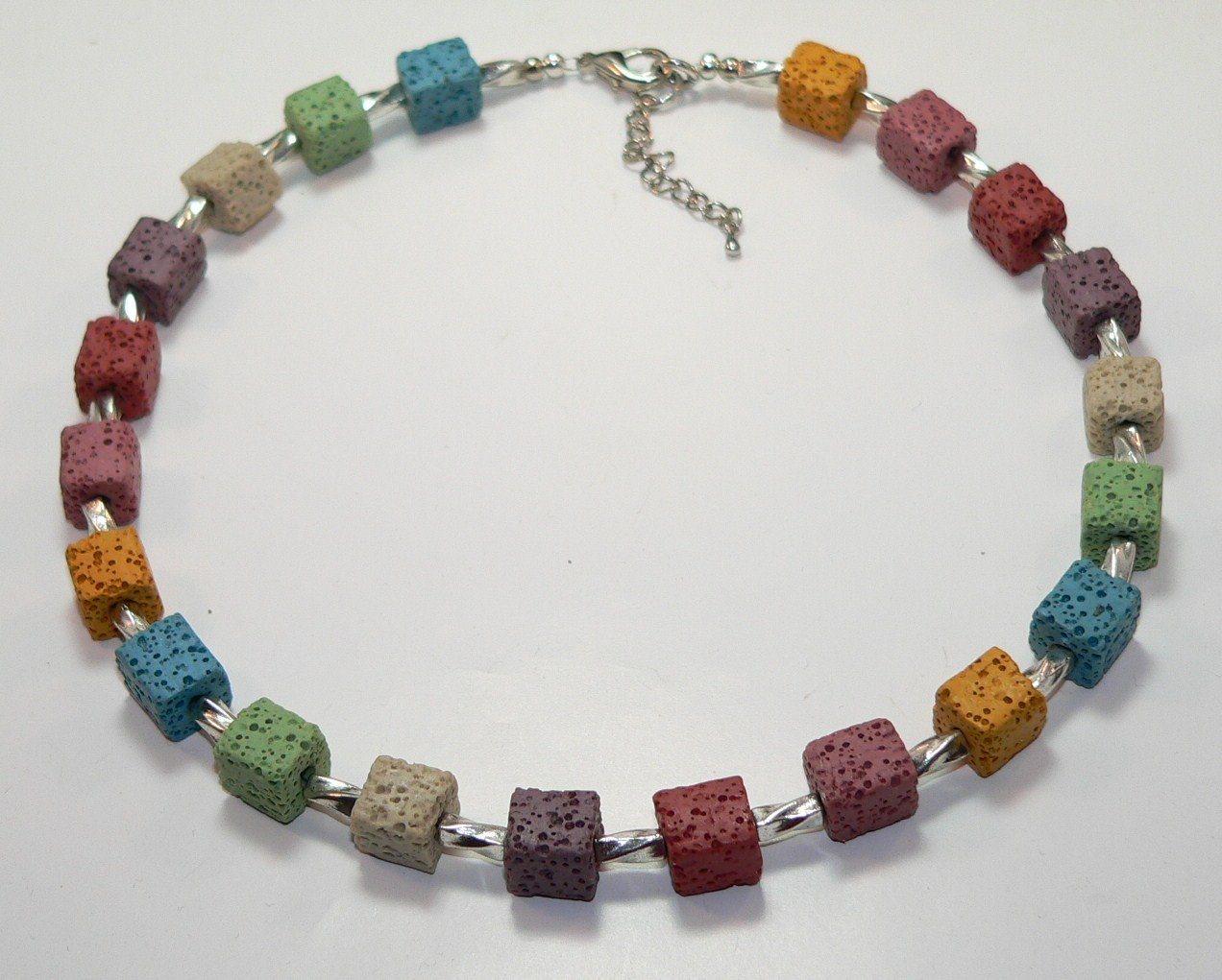 traumschmuck Collier 277 Würfelkette Lavawürfel pastell mehrfarbig rot grün blau gelb (Geschenk, Muttertag, Weihnachten, Geburtstag, Valentinstag, incl. Schmuckbox), handgefertigt, Made in Germany von traumschmuck