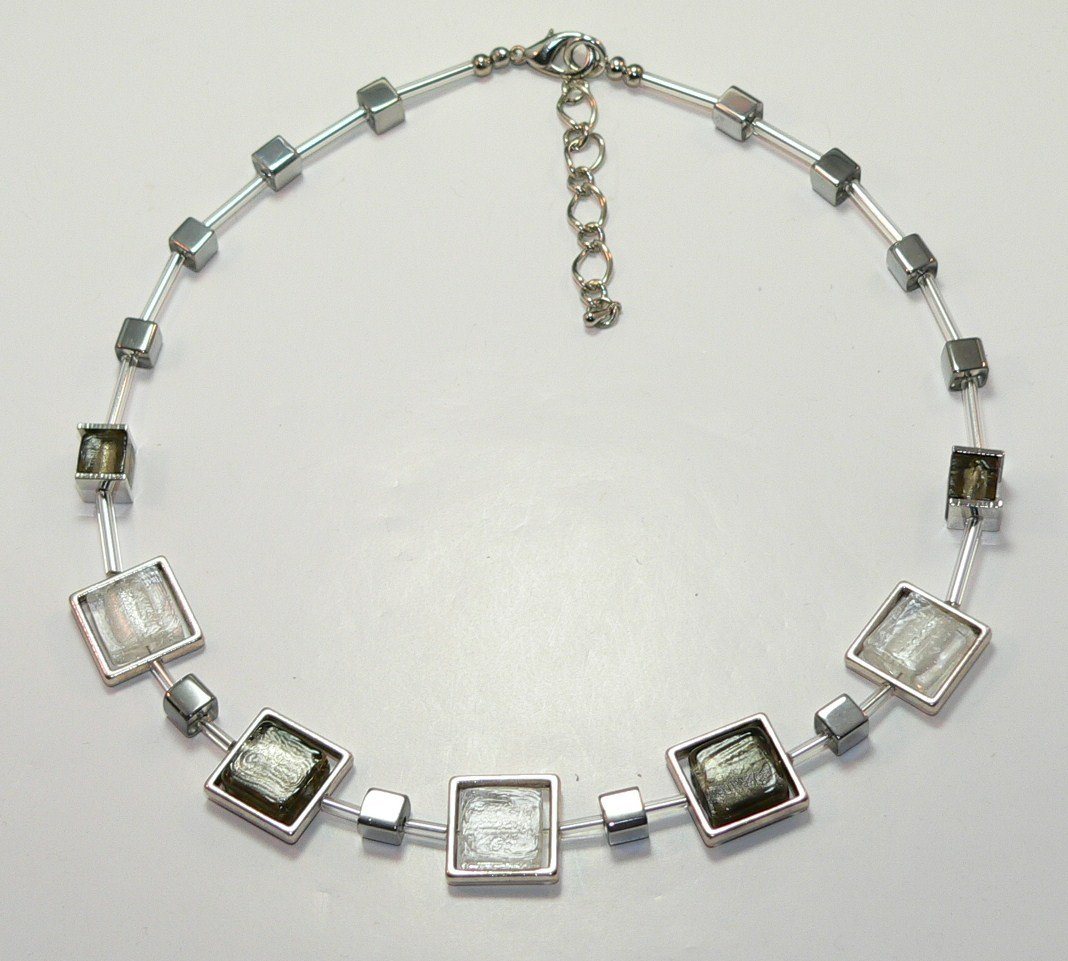 traumschmuck Collier 283j Halskette Lampwork Murano Art Glas Quadrat weiß grau Hämatit (Geschenk, Muttertag, Weihnachten, Geburtstag, Valentinstag, incl. Schmuckbox), handgefertigt, Made in Germany von traumschmuck