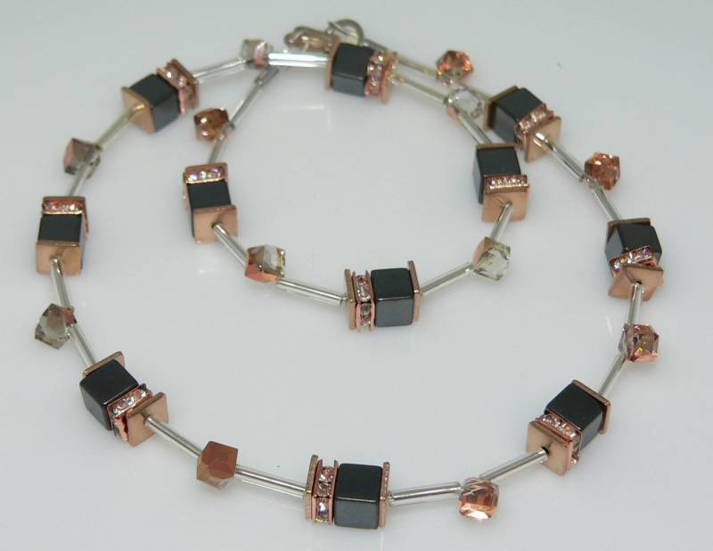 traumschmuck Collier 513b Halskette Collier Würfelkette Cube Hämatit schwarz Kristallglas (incl. Schmuckbox), handgefertigt, Made in Germany von traumschmuck