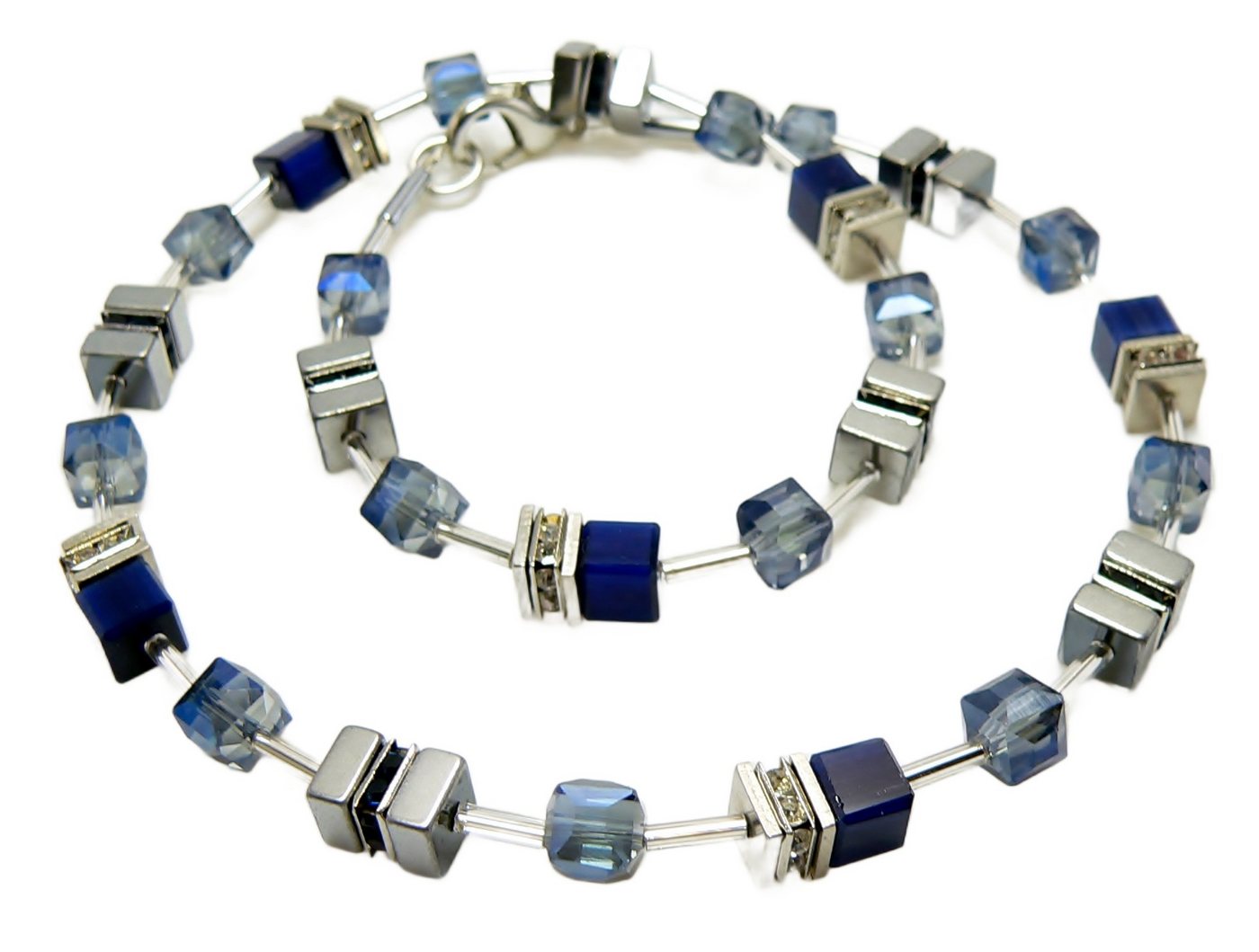traumschmuck Collier 536c Collier Cube Würfel nachtblau dunkelblau Kristallglas Strass (inkl Schmuckbox), handgefertigt, Made in Germany von traumschmuck