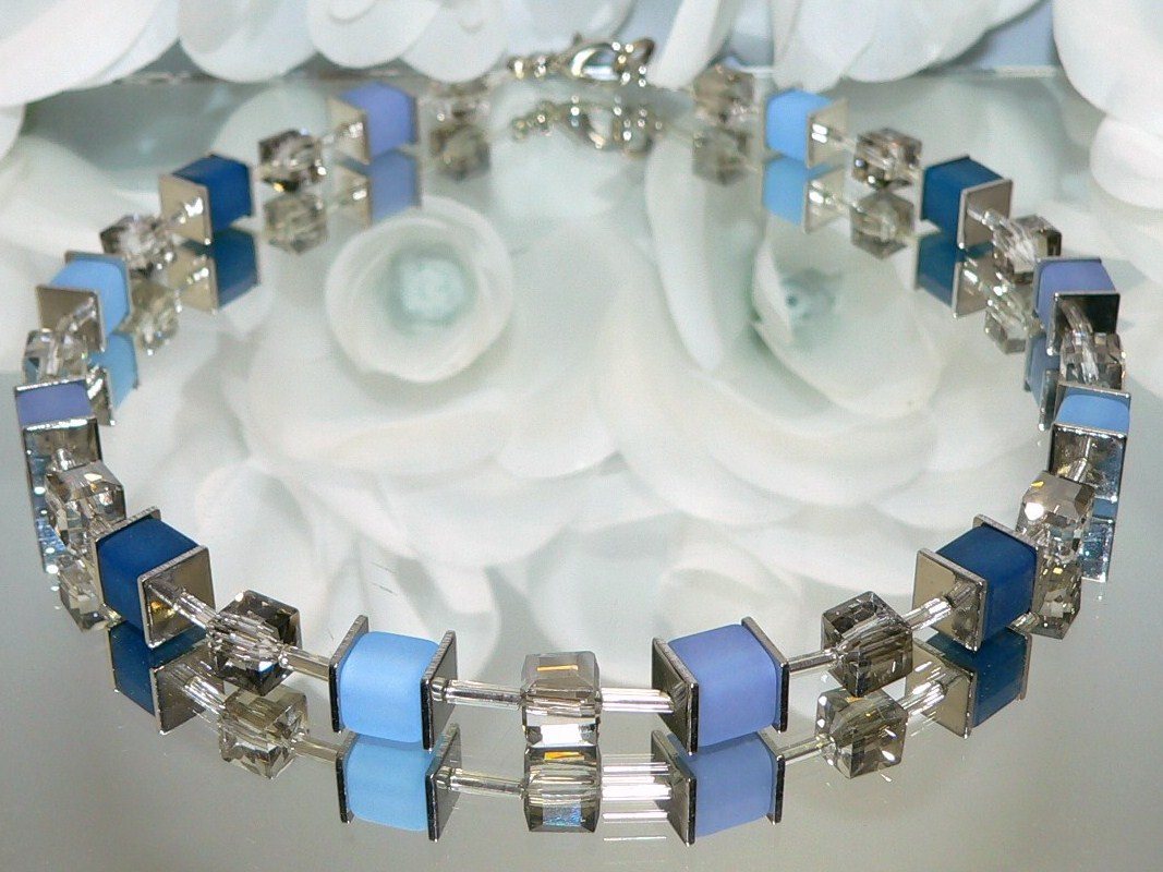 traumschmuck Kette ohne Anhänger 099c Halskette Würfel Polaris Glas blau hellblau silber, handgefertigt von traumschmuck