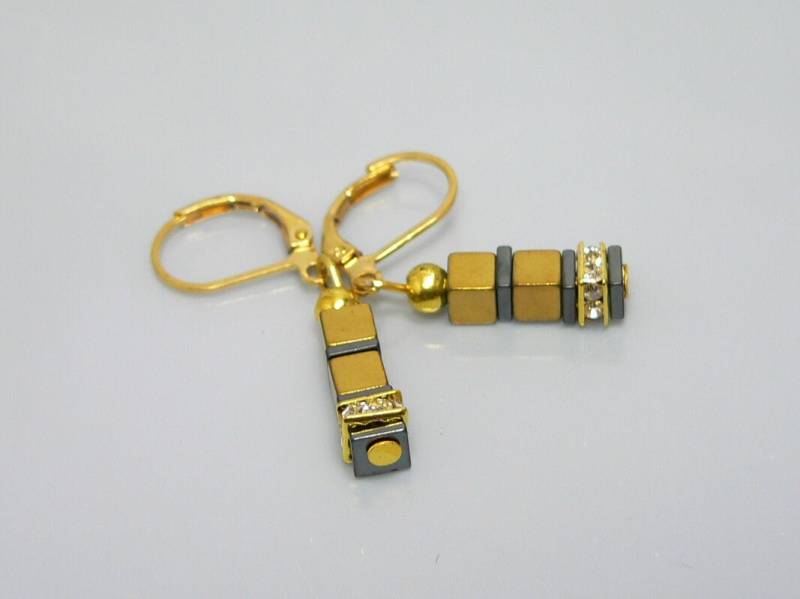 Außergewöhnlich Schöne Ohrringe Mit Hämatin-Würfel Gold Und Hämatinquadrate Schwarz von traumschmuckshop