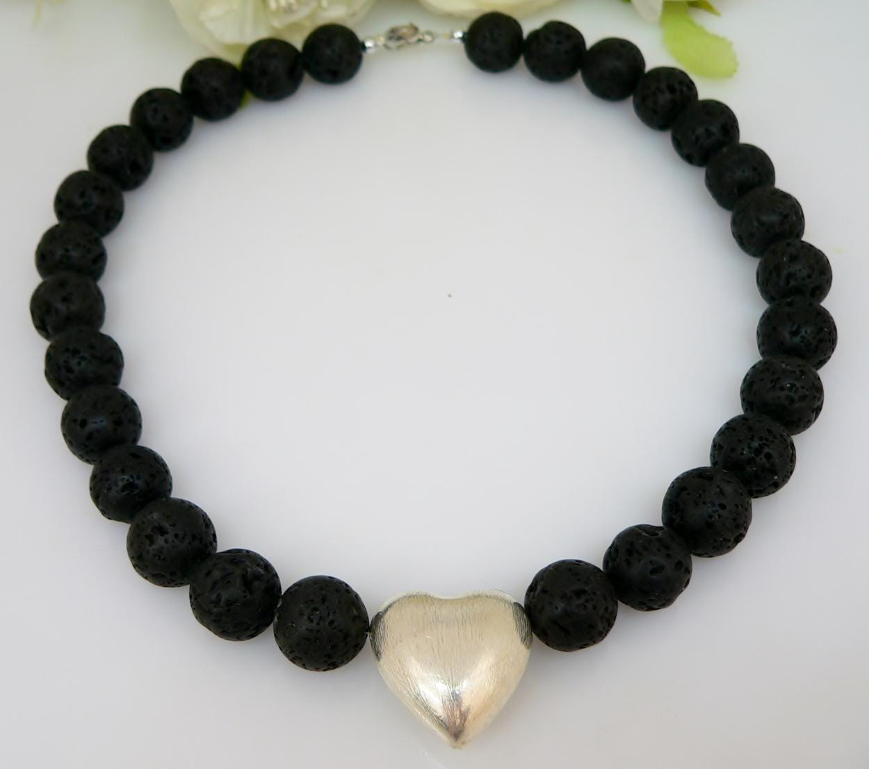 Halskette, Collier, Necklace, Lava Perlen Schwarz, Herz, Versilbert, Gebürstet Halskette, Collier, Necklace, Lava Perlen Schwarz, Herz, Versilbert, Gebürstet von traumschmuckshop