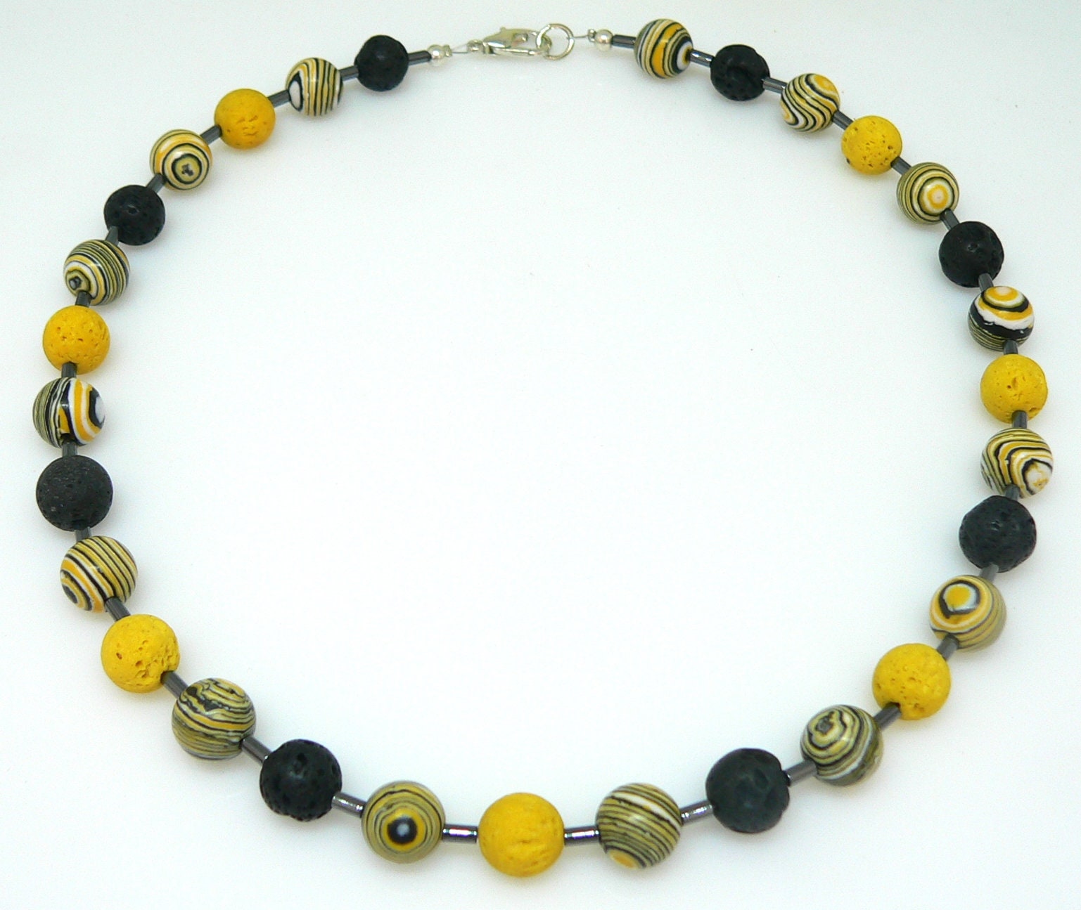 Halskette, Kette, Collier, Necklace, Perlen, Malachit, Lava, Gelb, Schwarz, Weiss, Mehrfarbig Halskette, Kette, Collier, Necklace, Perlen, Malachit, Lava, Gelb, Schwarz, Weiss, Mehrfarbig von traumschmuckshop