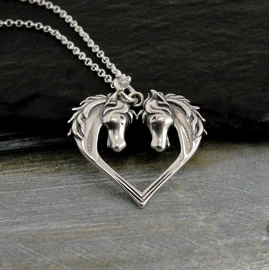 925 Sterling Silber Pferd Herz Halskette, Pferde in Einer Charm Pferdeliebhaber Herzförmige Geschenk von treasuredcharms