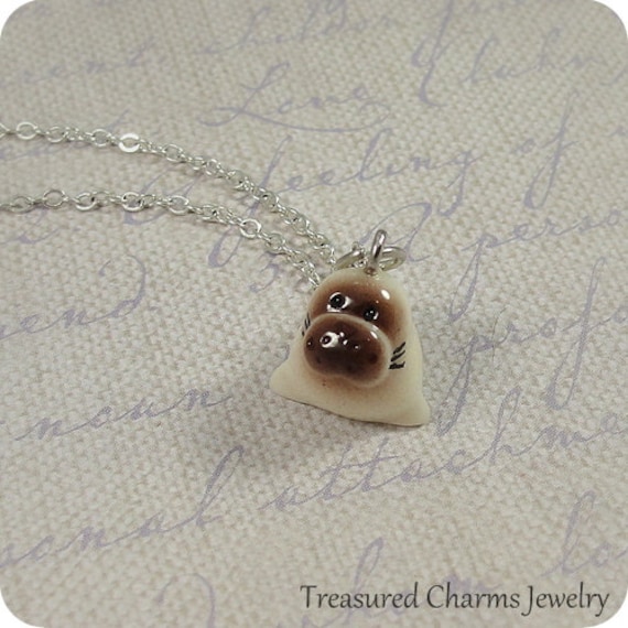 Baby Robbe Halskette, Siegel Charm An Einer Silbernen Kabelkette von treasuredcharms