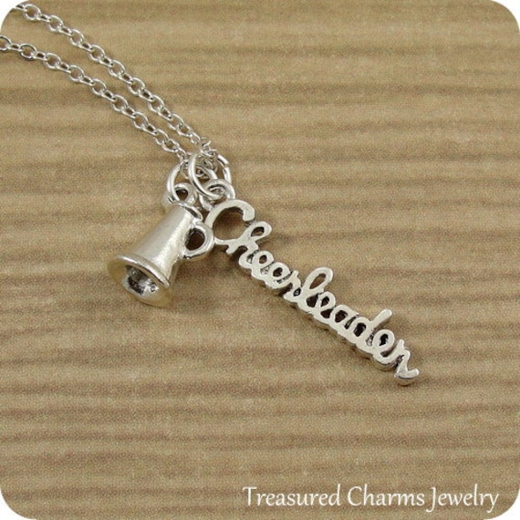 Cheerleader Halskette, Silber Cheer Und Megaphon Anhänger Auf Einem Kabel Chai von treasuredcharms
