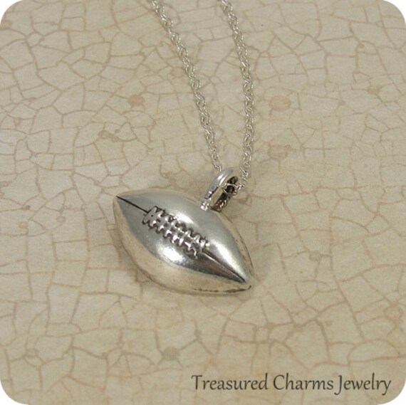 Fußball-Halskette, Sterling Silber Fußball Anhänger An Einer Silbernen Kabelkette von treasuredcharms