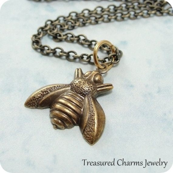 Hummel Halskette, Antik Bronze Charm An Einer Bronzefarbenen Kabelkette von treasuredcharms