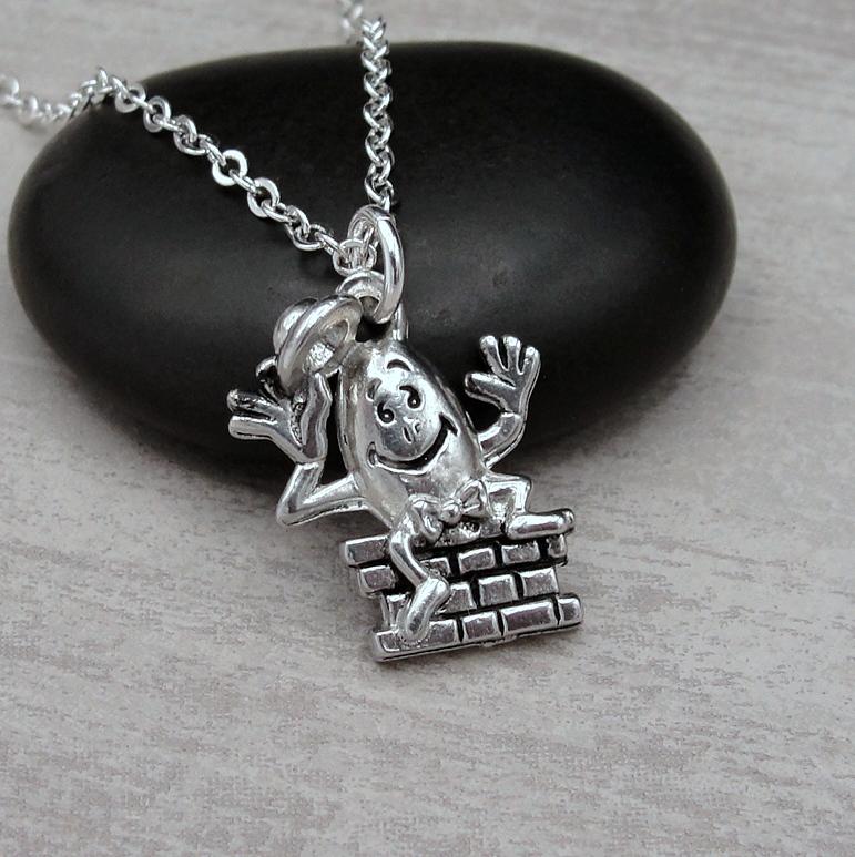 Humpty Dumpty Halskette, Versilbert Charme Kinderreim Märchen Charm Geschenk Der Kinder von treasuredcharms