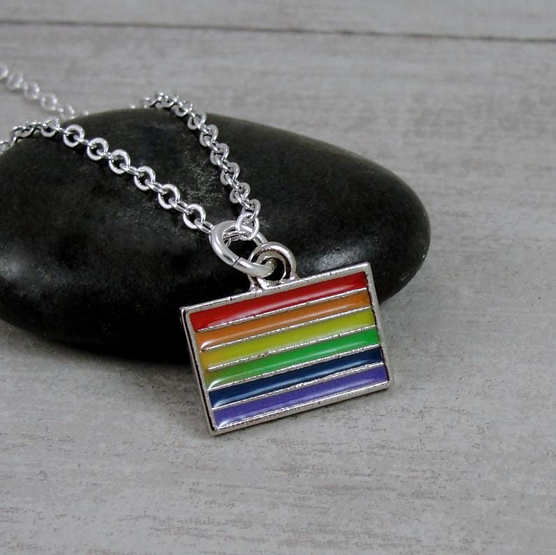 Regenbogen Pride Flagge Halskette, Charme, Month Lgbtq Charm Gay Gleichheit Charm, Geschenk von treasuredcharms