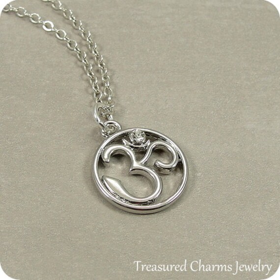 Om | Aum Symbol Halskette, Silber Charm An Einer Silbernen Kabelkette von treasuredcharms