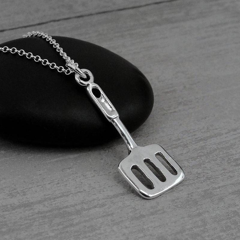 Pfannenwender Halskette, Sterling Silber Anhänger An Einer Silbernen Kabelkette, Küchenutensil Anhänger, Pfannkuchen Flipper Geschenk Zum Kochen von treasuredcharms