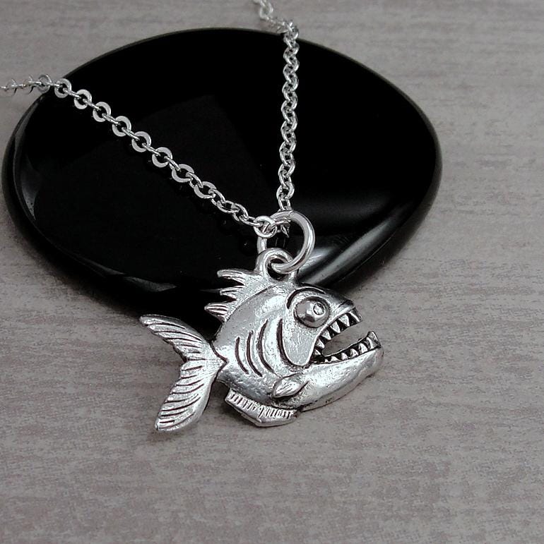 Piranha Halskette, Versilbert Charm Anhänger, Fisch Charm, Geschenk, Schmuck von treasuredcharms