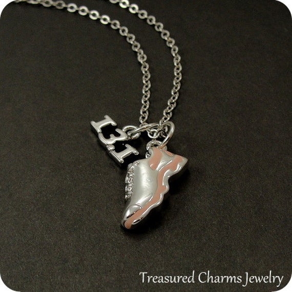 Restposten, Halbmaraton Laufschuh Anhänger, Silber Und Hellrosa 13.1 Anhänger An Einer Silbernen Kette von treasuredcharms