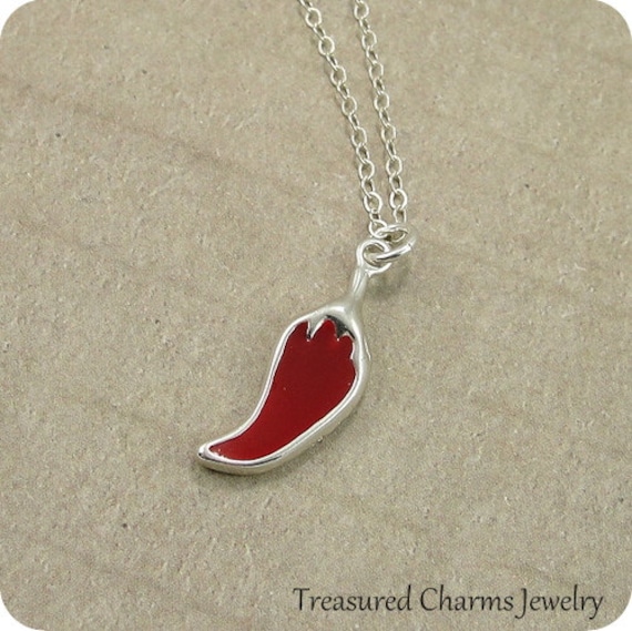Roter Chili Paprika Anhänger, Sterling Silber Red Hot Peppers Anhänger An Einer Silbernen Kette von treasuredcharms