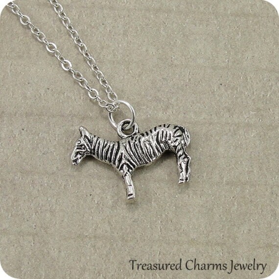 Zebra Halskette, Silber Charm An Einer Silbernen Kabelkette von treasuredcharms