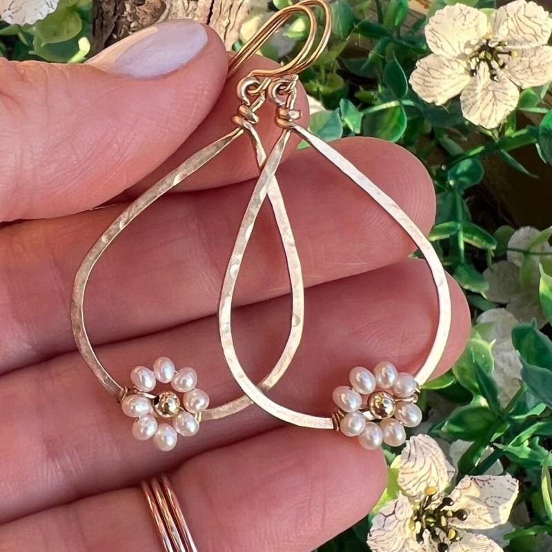 Gold Creolen Mit Perlen | Weiße Perle Ohrringe Für Frauen von treasureimports