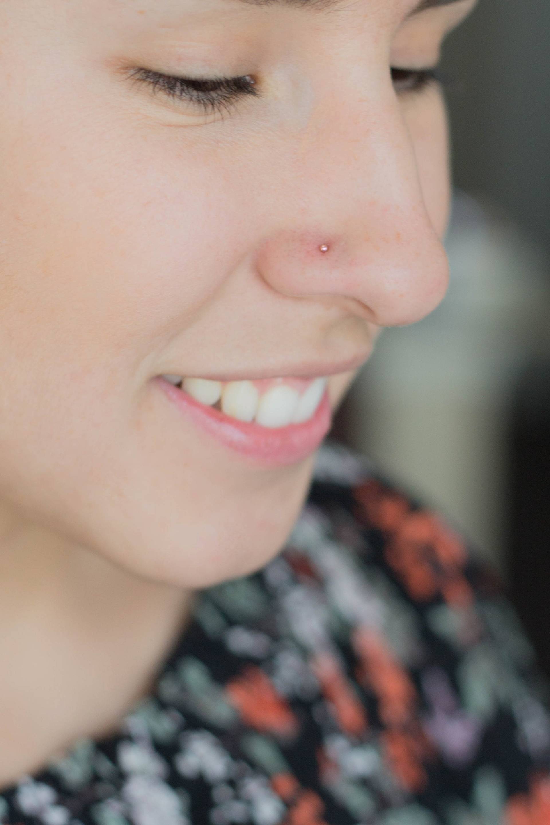 14K Rose Gold Filled Kugel Nasenstecker - 22G von treasureimports