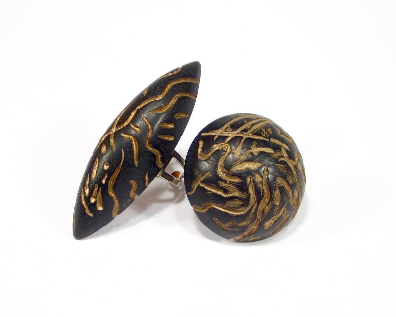 2 Unikat Ringe Set Kunstharz Resin Navette Rund 6x2 & 3, 5 cm Groß Handgemacht Schwarz Gold Statement Original Soho Köln 1990 Made in Cologne von treasuresofsoho