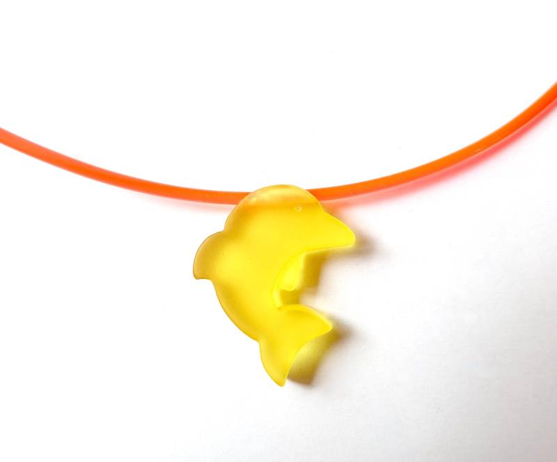 90Er Delfin Kette Neonfarben Orange Gelb Retro Schwarzlicht Leuchtend Kunstharz Ozean Handgemacht 90Er Delfin Kette Neonfarben Orange Gelb Retro Schwarzlicht Leuchtend Kunstharz Ozean Handgemacht von treasuresofsoho