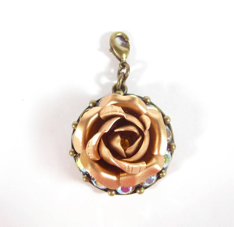 Anhänger Rose Matt Bronze Gold Aurora Borealis Eloxiert Strass Kristalle Altsilber Strasssteine Karabiner Handmade in Cologne Germany Anhänger Rose Matt Bronze Gold Aurora Borealis Eloxiert Strass Kristalle Altsilber Strasssteine Karabiner Handmade in Cologne Germany von treasuresofsoho