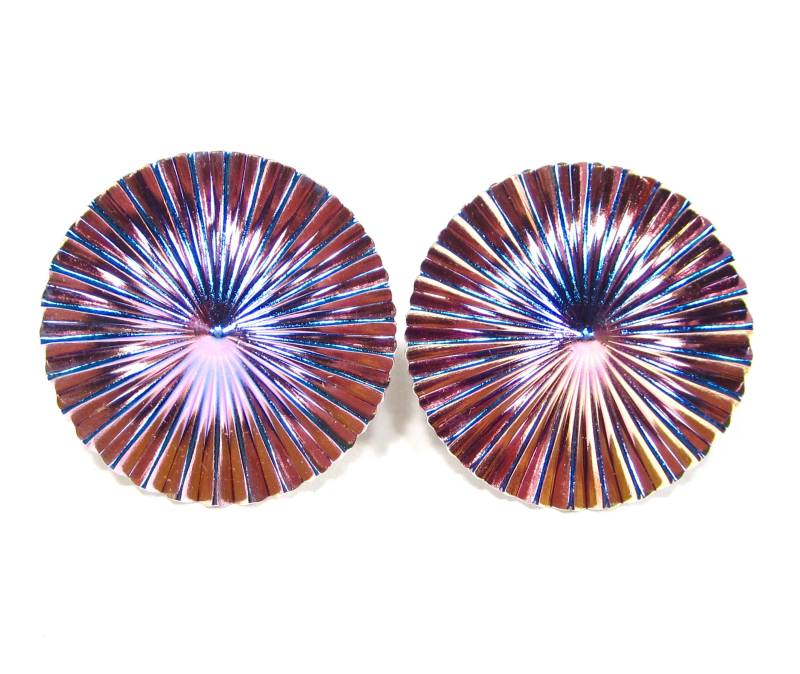 Galactic Haute Couture Ohrclips Original 80Er Jahre Vintage Rund Lila Blau Eloxiert Retro 4, 5 cm Made in Germany von treasuresofsoho