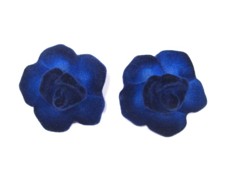 Große Blaue Rosen Ohrclips Samt 5, 5 cm Made in Germany 1990 von treasuresofsoho