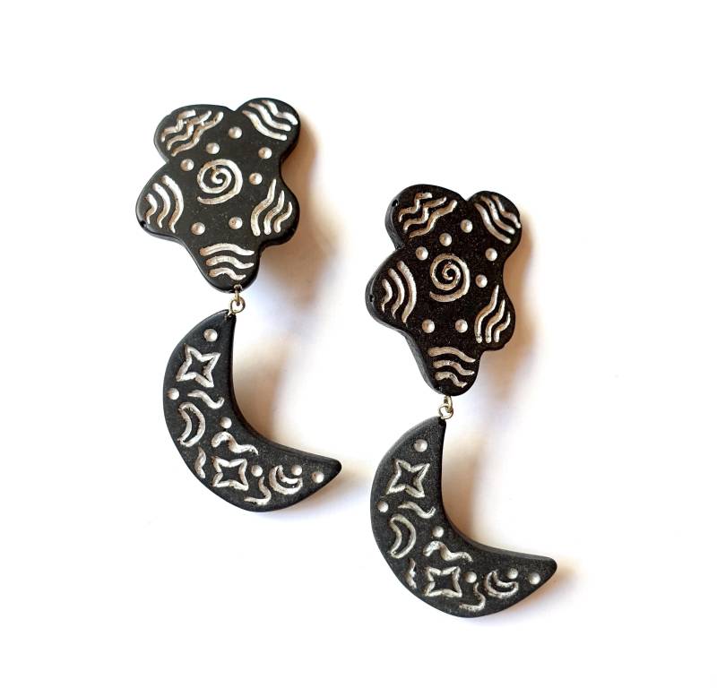 Große Ohrclips Ethno Original 80Er Jahre Kunstharz Schwarz Silber Blume Mond Vintage Schmuck Retro 1992 Made in Cologne von treasuresofsoho