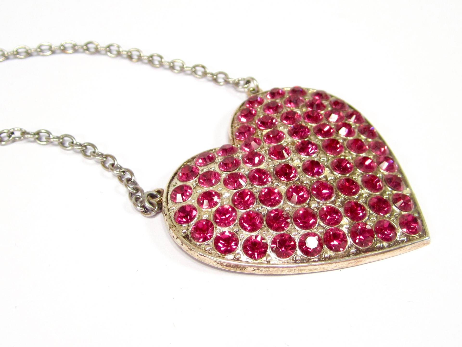 Große Pinke Herz Strass Kette Halskette Mit Strasssteinen Altsilber Statement 2000 Made in Germany von treasuresofsoho