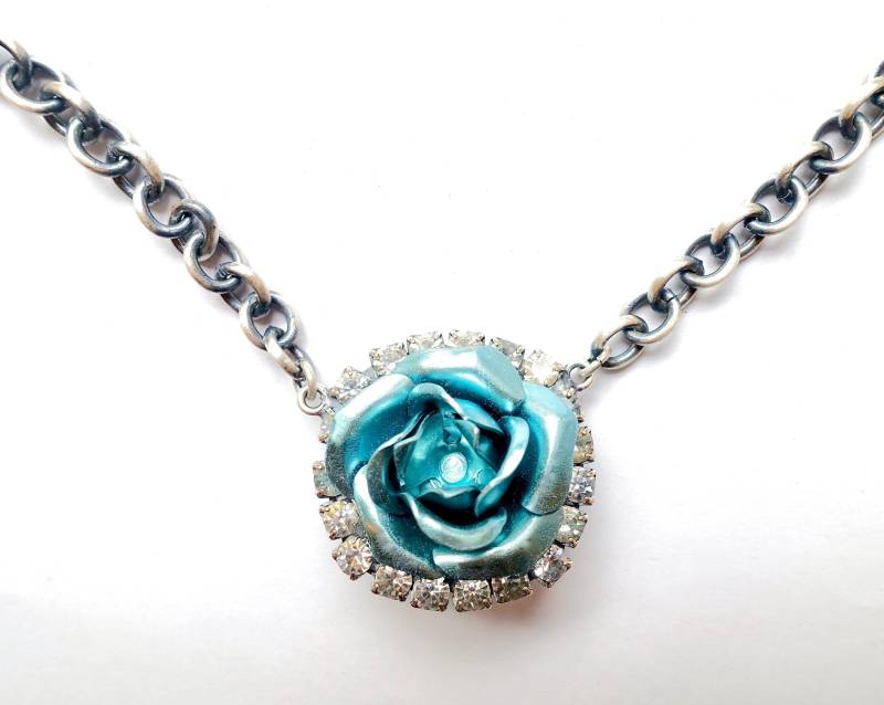 Große Rosen Kette Hellblau Kristall Trachtenschmuck Oktoberfest Collier Strass Altsilber Halsschmuck Strassteine Handmade in Cologne Germany von treasuresofsoho