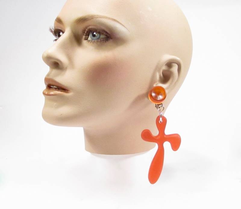 Große Rote Kreuz Unikat Ohrclips 90Er Jahre Kunstharz Plastik 10, 5 X 4, 5 cm Groß Handgemacht Rot Orange Original Soho Köln 1990 von treasuresofsoho