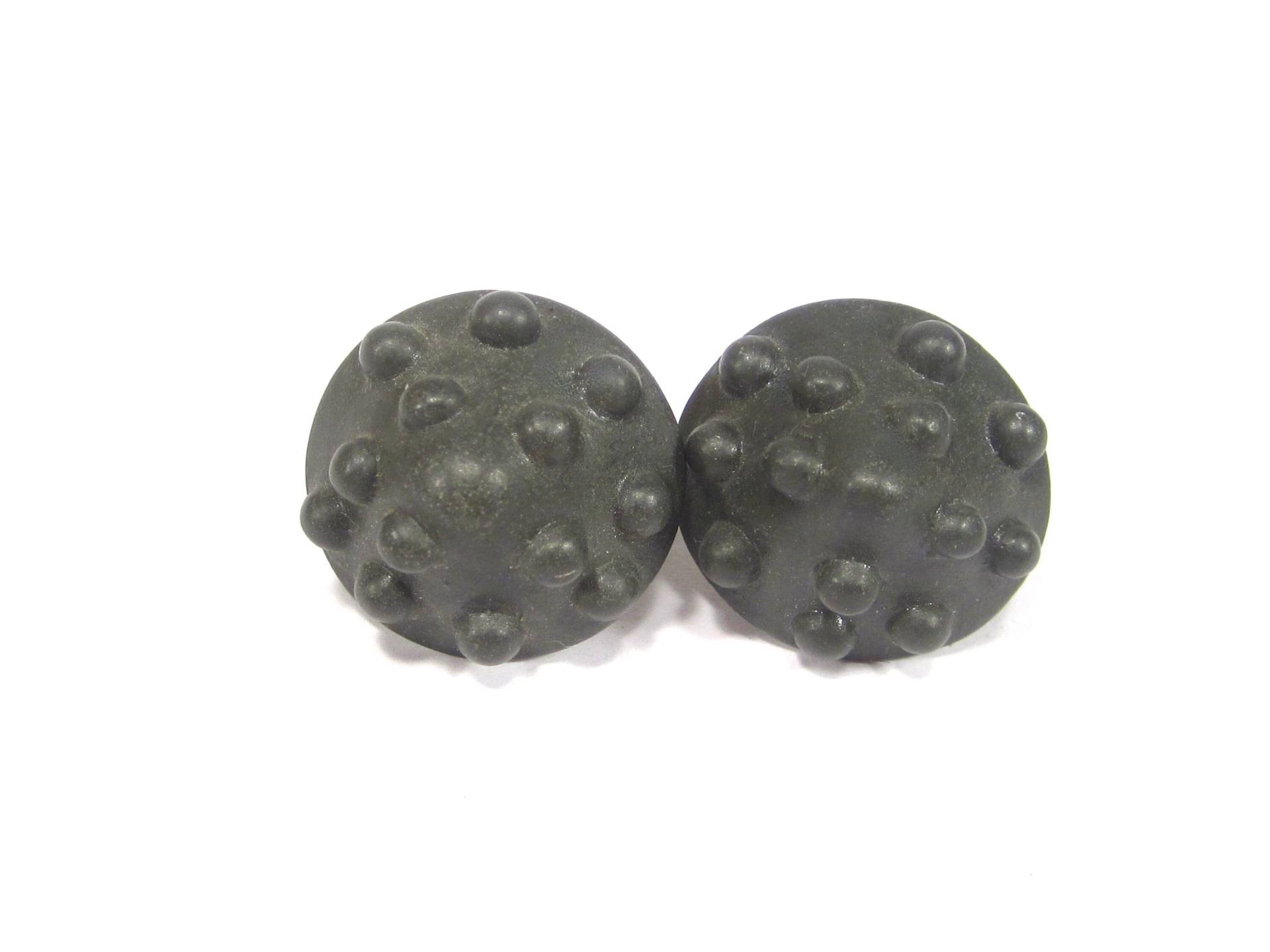 Kleine Graue Vintage Ohrclips Spitzoval Navette Matt Kunstharz 2x2cm Original Soho Köln 1993 Made in Cologne von treasuresofsoho