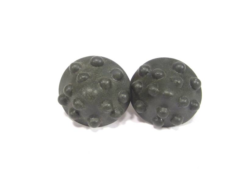 Kleine Graue Vintage Ohrclips Spitzoval Navette Matt Kunstharz 2x2cm Original Soho Köln 1993 Made in Cologne von treasuresofsoho