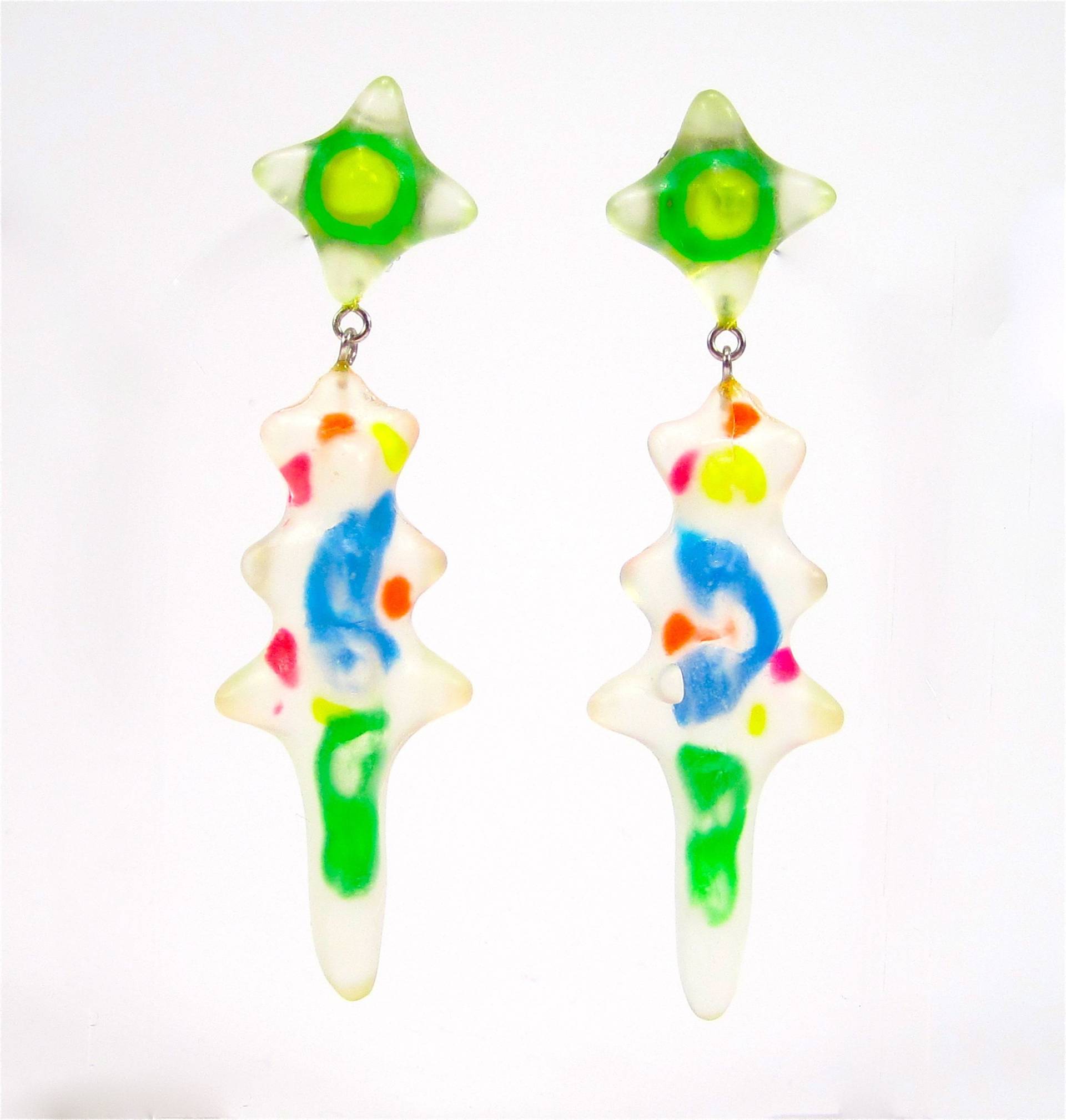 Plastik Ohrclips Hänger Alien Kunstharz Fluoreszierende Farben Neon Resin Retro Nienties Extralang Schrill Original Soho Köln 1996 von treasuresofsoho