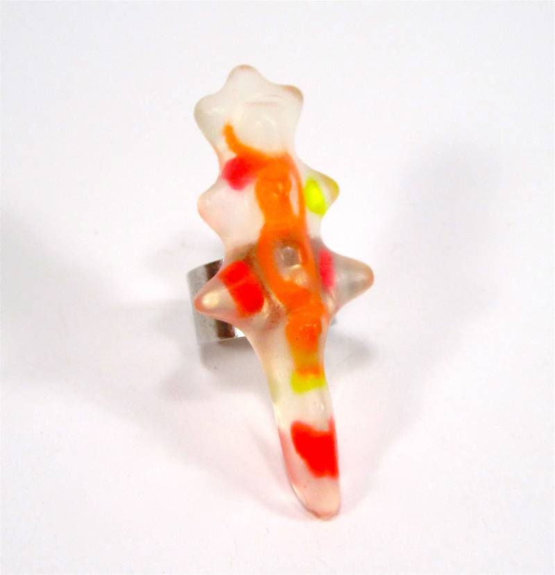 Ring Fingerring Alien Kunstharz Fluoreszierende Farben Neon Resin Retro Nienties Extralang Schrill Original Soho Köln 1996 Ring Fingerring Alien Kunstharz Fluoreszierende Farben Neon Resin Retro Nienties Extralang Schrill Original Soho Köln 1996 von treasuresofsoho