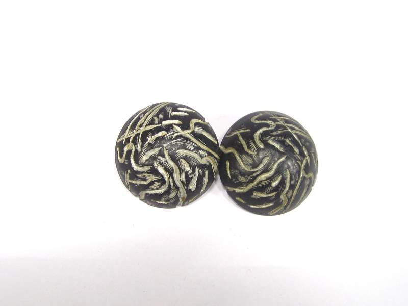 Schwarz Silber Ethno Ohrclips Spirale Original 80Er Jahre Kunstharz Schwarz Silber Retro 1996 Made in Cologne von treasuresofsoho