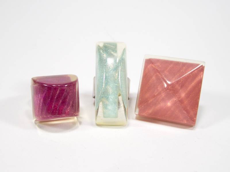 Space Age Funky Hologramm Schunkel Rosa Pink Türkis Ring Set 3 Stück Kunstharz Handgemacht Hologramm Soho Köln 1996 Made in Cologne No. 8 Space Age Funky Hologramm Schunkel Rosa Pink Türkis Ring Set 3 Stück Kunstharz Handgemacht Hologramm Soho Köln 1996 Made in Cologne No. 8 von treasuresofsoho