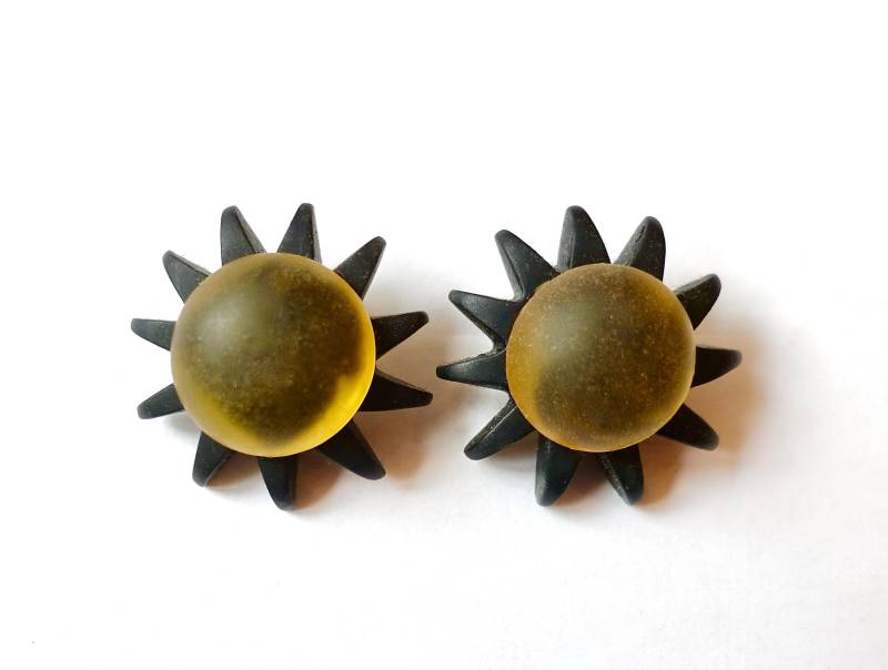 Vintage Sonnen Ohrclips Schwarz Gelb Kunstharz 3 cm Original Soho Köln 1993 Made in Cologne von treasuresofsoho