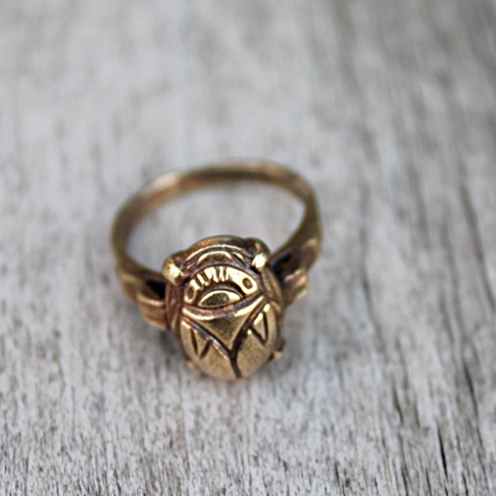 Art Deco Altes Ägypten Revival Inspirierter Skarabäus Ring - Glück Wiedergeburt Talisman Messing von treehousebrooklyn
