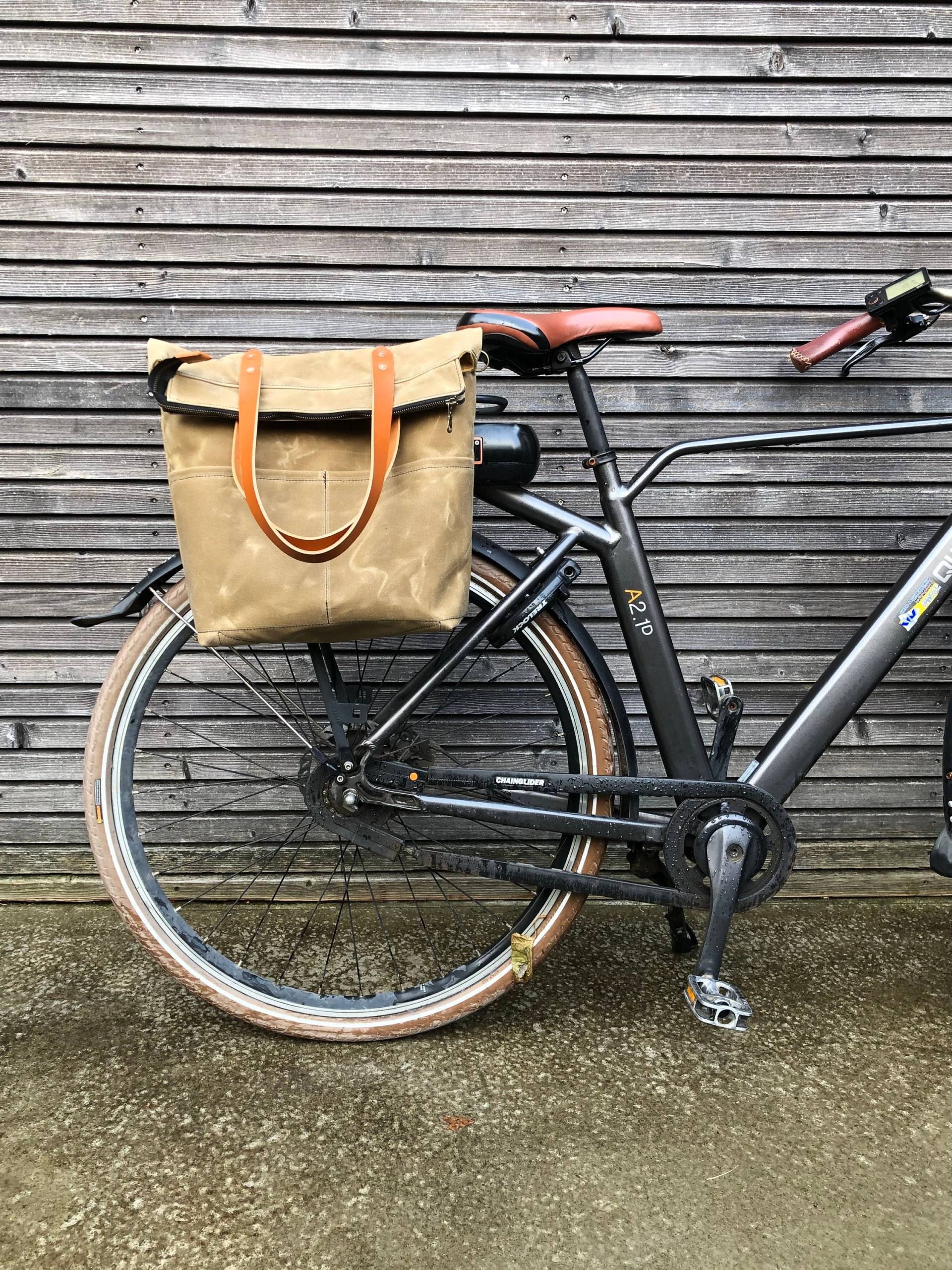 Fahrradtasche/Windeltasche, Die in Eine Umgewandelt Werden Kann, Aus Gewachstem Canvas Mit Reißverschluss Und Kreuzgurt von treesizeverse