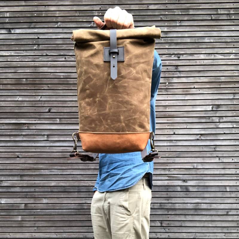 Kleiner Rucksack Aus Gewachstem Canvas/Hipster-Rucksack Mit Rollverschluss Oben Und Schulterriemen Leder von treesizeverse