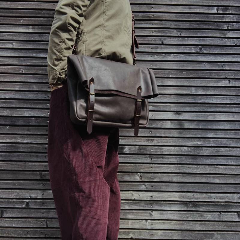 Fettleder Fold Top Messenger Bag Handgemachte Musette Umhängetasche von treesizeverse