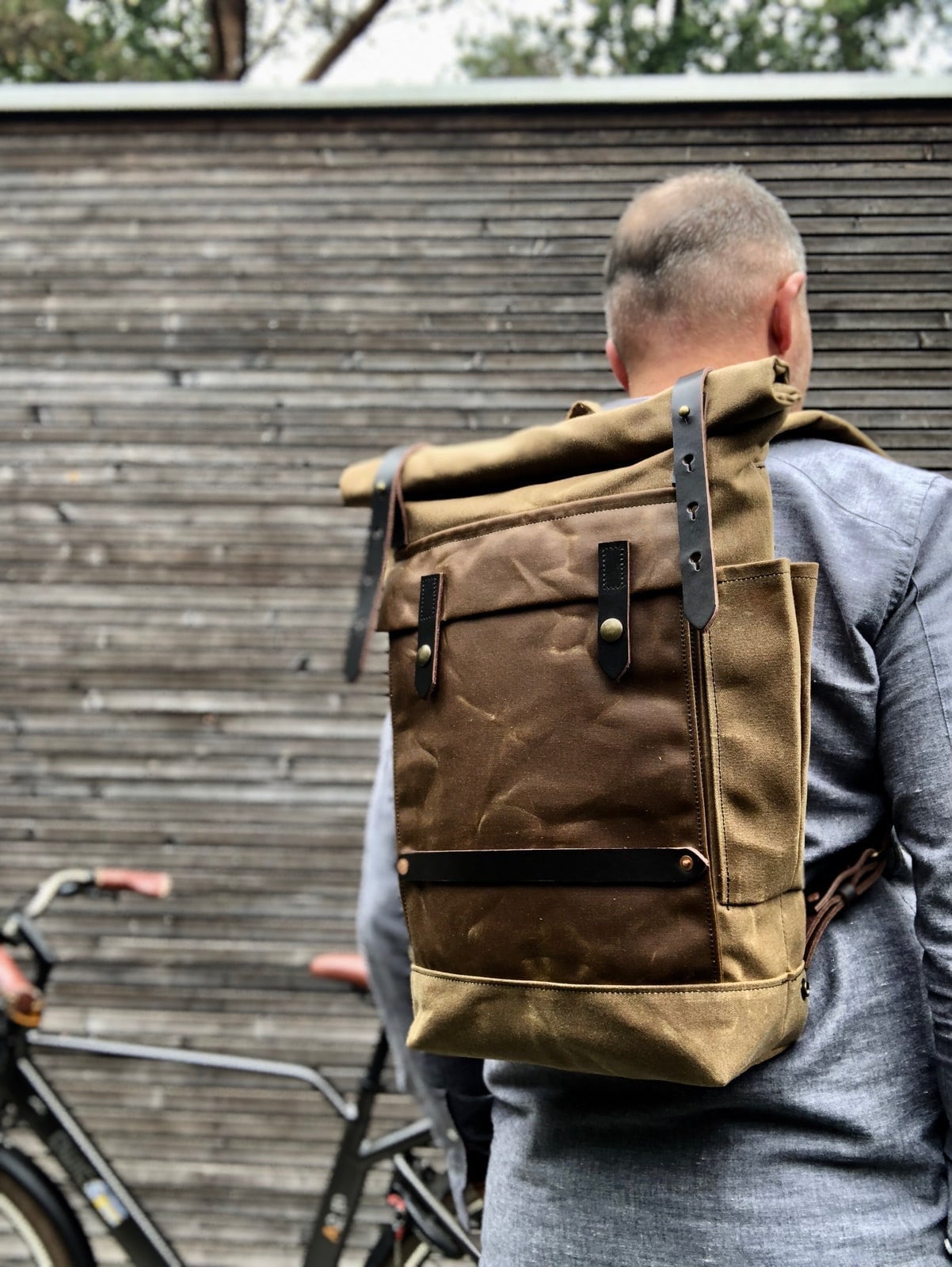 Umwandelbarer Rucksack in Fahrradpannier/Fahrradtasche Aus Gewachschtem Canvas Fahrradzubehör von treesizeverse