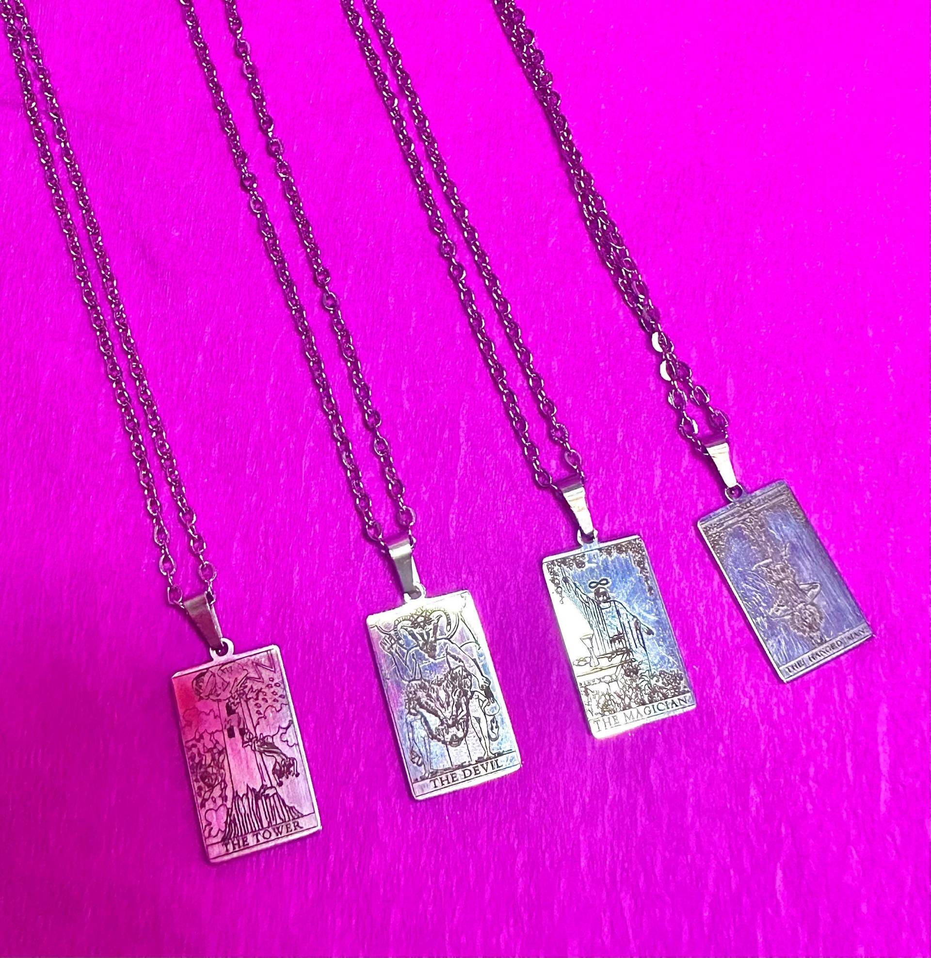 Tarot Karten Halskette Kette Aus Edelstahl Spiegelnder Charm Edgy Schmuck Unisex von trendycharmsde